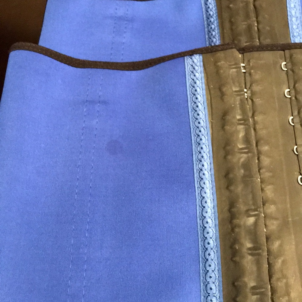 Ann Chery: Two identical waist trainers - Picture 15 of 16